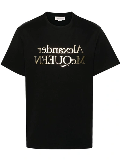 Shop Alexander Mcqueen T-shirt With Logo In Nero E Oro
