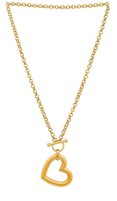 Shop Amber Sceats Oversized Heart Chain Necklace In 金色