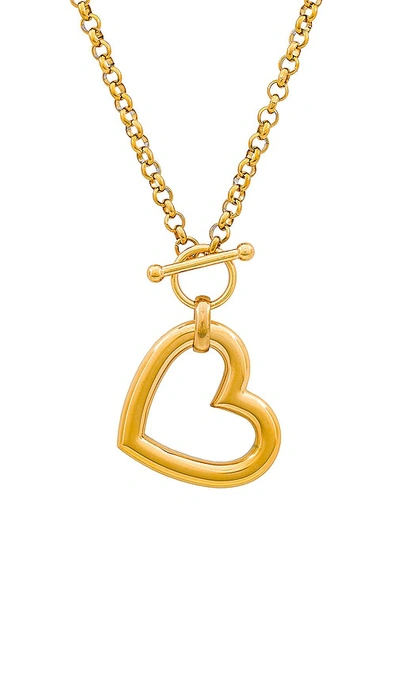 Shop Amber Sceats Oversized Heart Chain Necklace In 金色