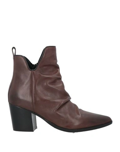 Shop Elvio Zanon Woman Ankle Boots Brown Size 8 Soft Leather