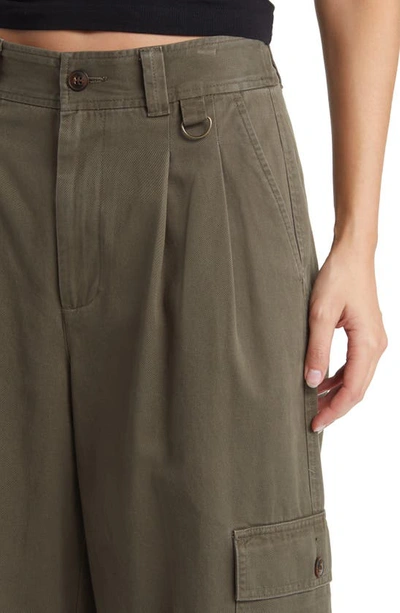 Madewell The Harlow Wide-leg Cargo Pant In (re)generative Chino In Capers