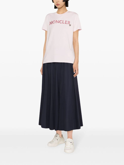 Shop Moncler T-shirt Con Logo In Pink