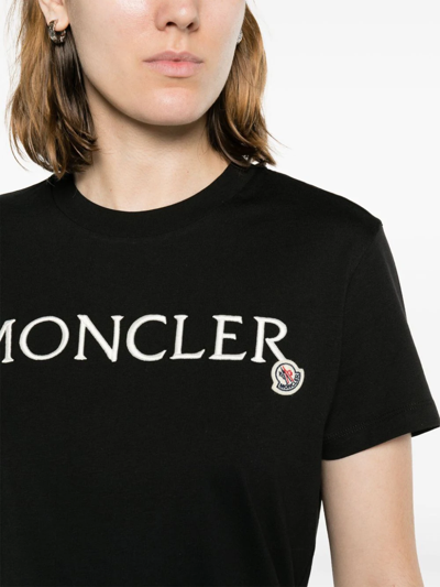 Shop Moncler T-shirt Con Logo In Black