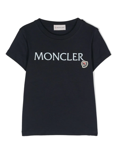 Shop Moncler T-shirt Con Logo In Blue