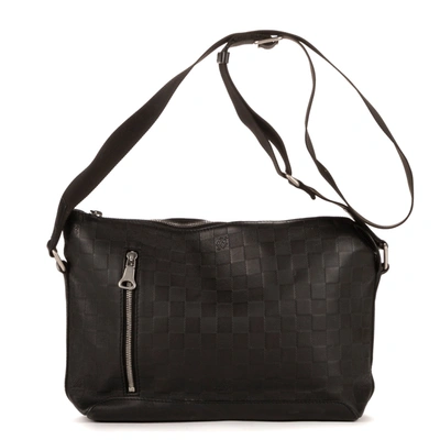 Pre-owned Louis Vuitton Discovery Messenger In Black