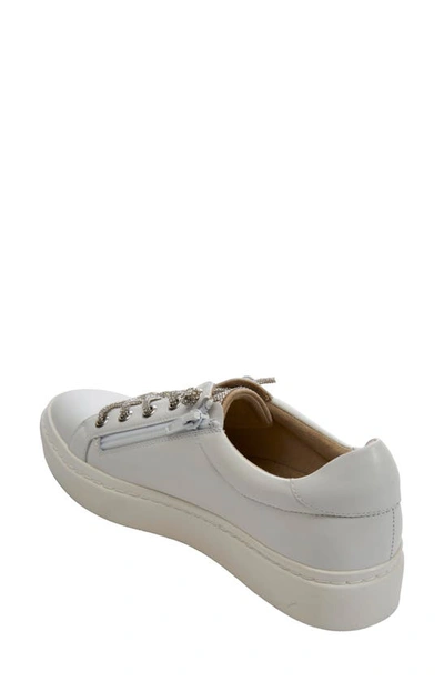 Vaneli Yasin Sneaker In White