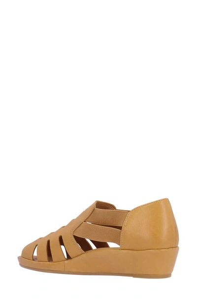 L'amour Des Pieds Bayla Wedge Sandal In Lioness