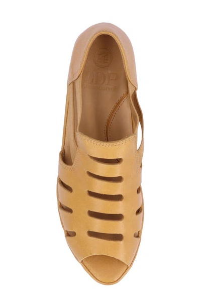 L'amour Des Pieds Bayla Wedge Sandal In Lioness