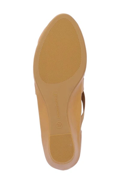 L'amour Des Pieds Bayla Wedge Sandal In Lioness