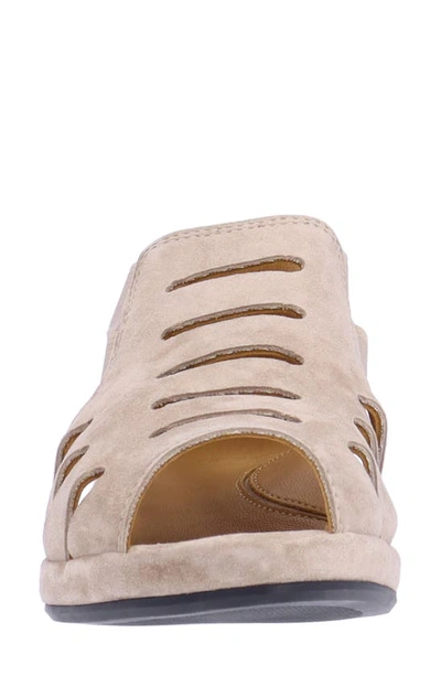 L'amour Des Pieds Bayla Wedge Sandal In Taupe