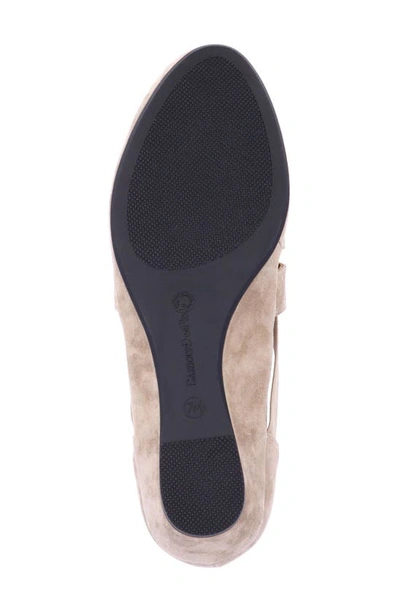 L'amour Des Pieds Bayla Wedge Sandal In Taupe