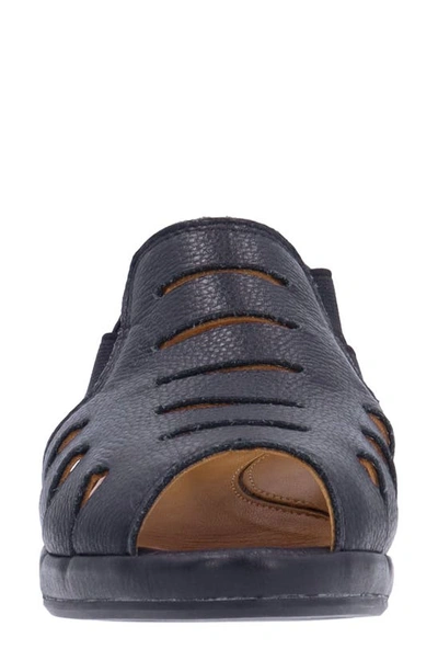L'amour Des Pieds Bayla Wedge Sandal In Black