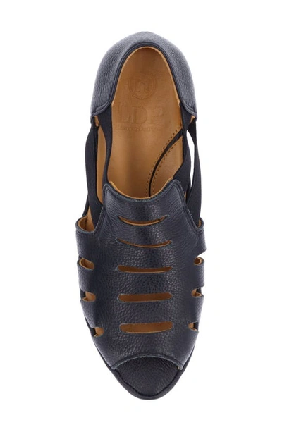 L'amour Des Pieds Bayla Wedge Sandal In Black