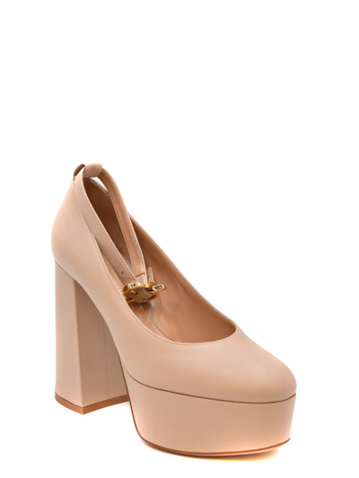 Gianvito Rossi Leather Pumps In Beis