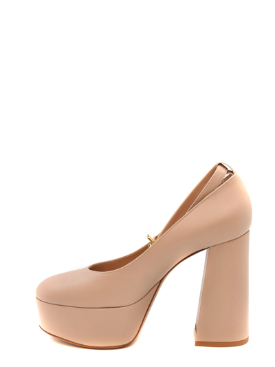 Gianvito Rossi Leather Pumps In Beis
