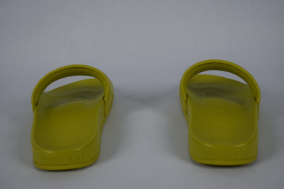 Pre-owned Jimmy Choo Azari Pool Slides Sz 38/8 Citron Sandals Flats Logo In Green
