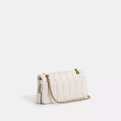 Shop Coach Tabby Schultertasche 26 Mit Steppung In White