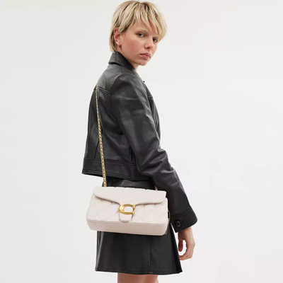 Shop Coach Tabby Schultertasche 26 Mit Steppung In White