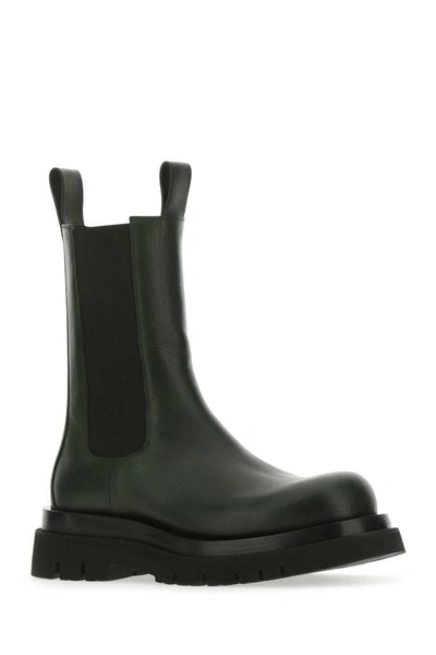 Shop Bottega Veneta Man Bottle Green Leather Lug Boots In Black