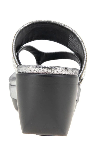 Reaction Kenneth Cole Pepea Crystal Platform Wedge Sandal In Pewter Elastic
