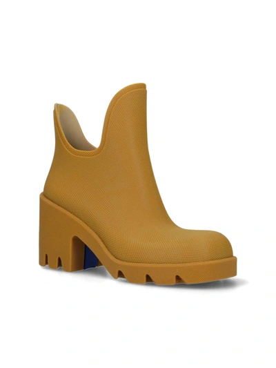 Shop Burberry Marsh Boots In Giallo