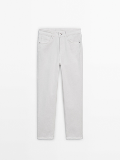 Shop Massimo Dutti Slim-cropped-jeans Mit Halbhohem Bund In Cream