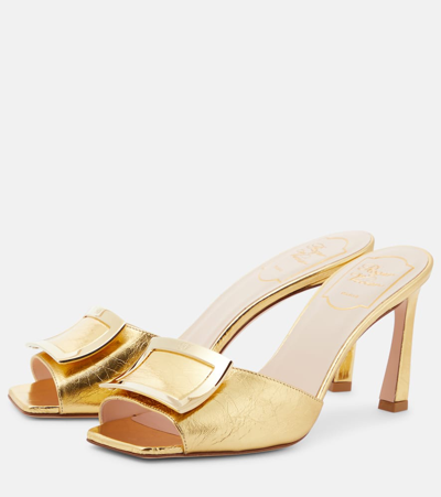 Roger Vivier Trumpet Metallic Leather Mules In Oro Chiaro