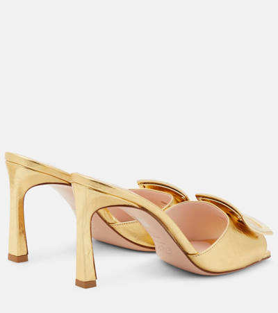Roger Vivier Trumpet Metallic Leather Mules In Oro Chiaro