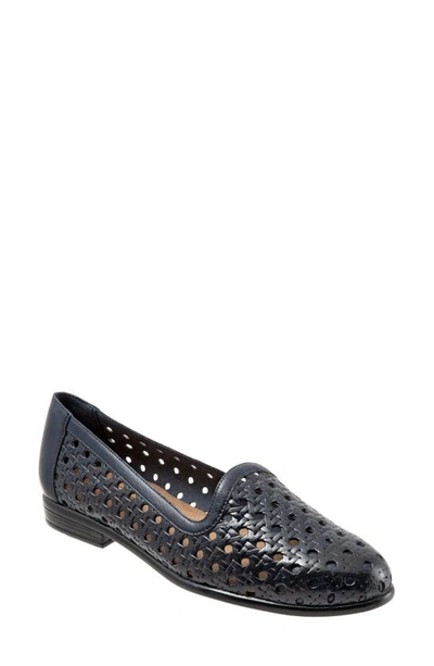 Shop Trotters Liz Flat In Navy Leather