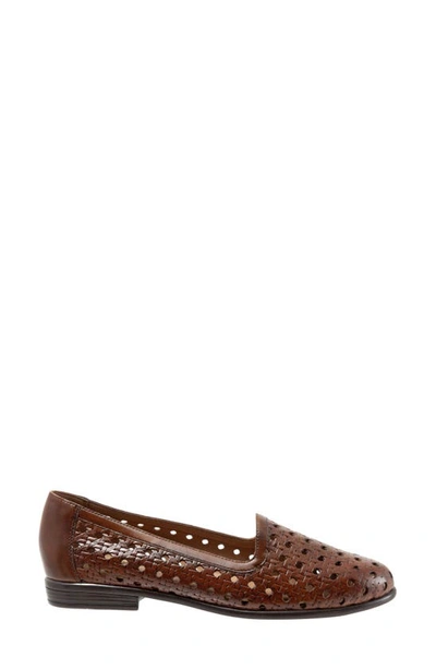 Shop Trotters Liz Flat In Brown Leather