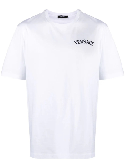 Shop Versace T-shirt Con Ricamo In Bianco