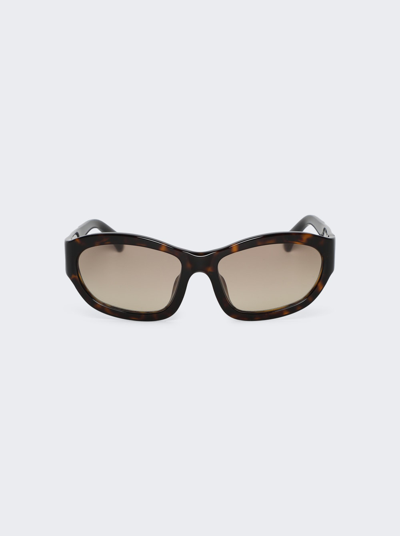 Shop Linda Farrow Aviator Sunglasses In Tuttle Shell