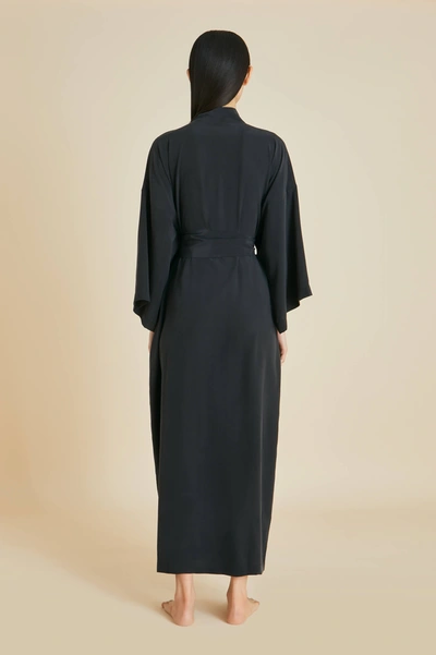 Shop Olivia Von Halle Queenie Black Robe In Silk Crêpe De Chine