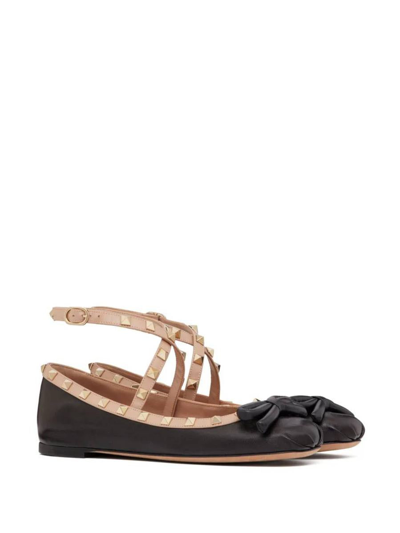 Shop Valentino Garavani Flat Shoes In Nero/rose Cannelle