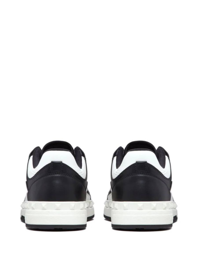 Shop Valentino Garavani Sneakers In Nero-bianco