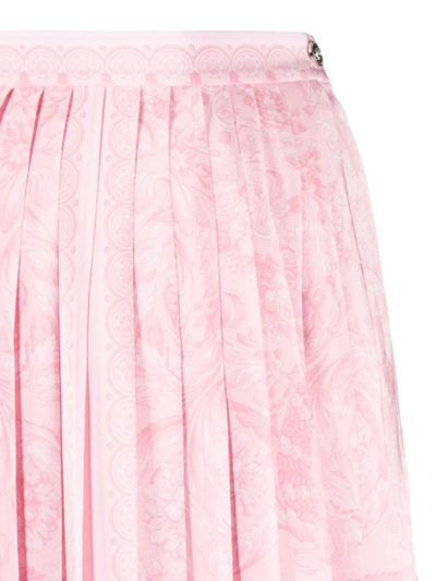 Versace Pleated Satin-trimmed Floral-print Crepe De Chine Mini Skirt In Pale Pink