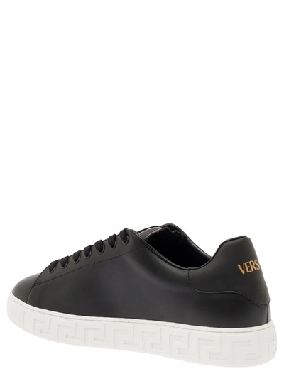 Shop Versace Sneaker Basse 'new Greca' Con Motivo Greca In Eco-pelle Nera Uomo In Black