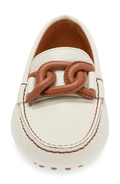 Shop Tod's Gommini Catena Driving Shoe In Mousse