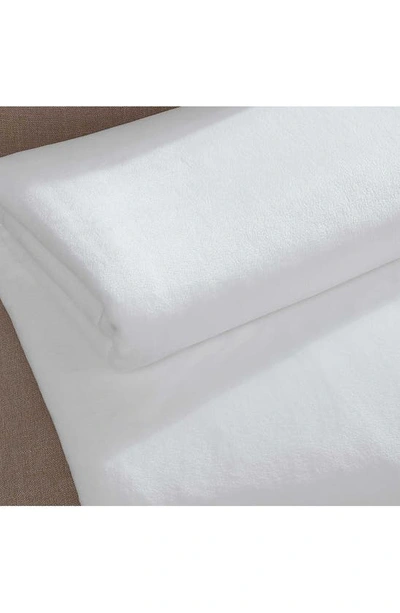 Calvin Klein Core Plush Blanket In White