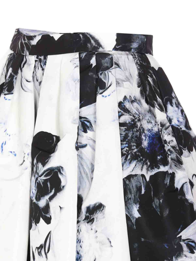 Shop Alexander Mcqueen Chiaroscuro Pleated Midi Skirt In Blanco