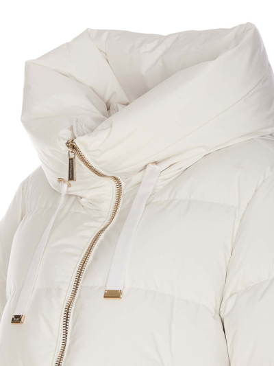 Moorer Puffer Jacket With Elegant Hood And Premium Insulation In White