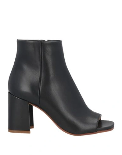 Shop Archyve Woman Ankle Boots Black Size 6 Leather