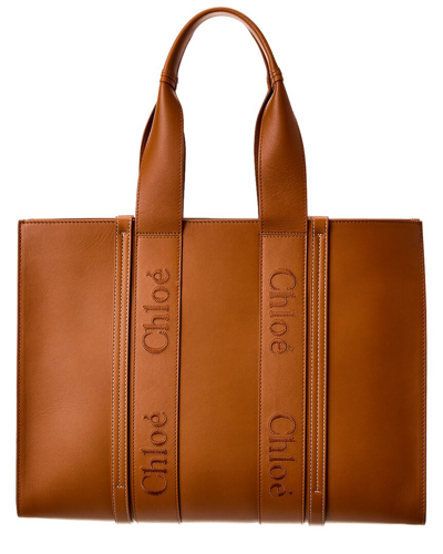 Shop Chloé Woody Large Leather Tote In Brown