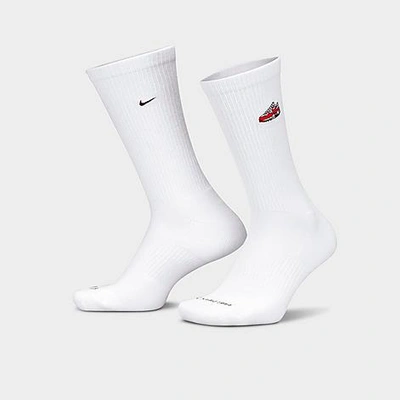 Shop Nike Everyday Plus Air Max Cushioned Crew Socks (1-pack) In White/black