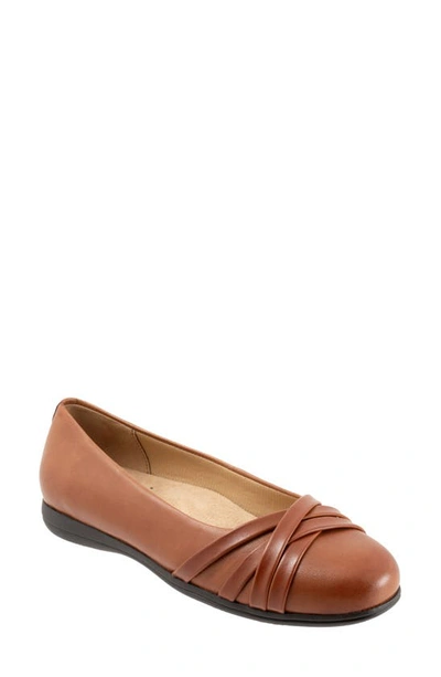 Shop Trotters Daphne Flat In Luggage