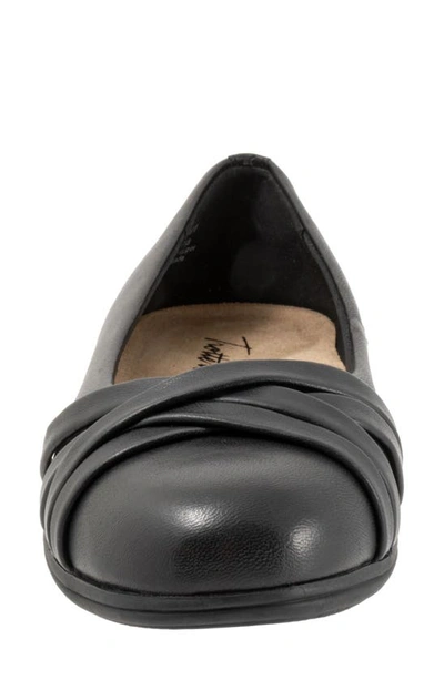 Trotters Daphne Flat In Black