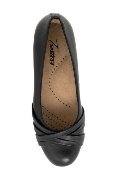 Trotters Daphne Flat In Black