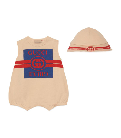 Shop Gucci Interlocking G Bodysuit And Hat Gift Set (0-24 Months) In Neutrals