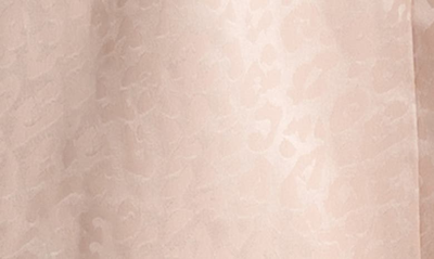 In Bloom By Jonquil Beatrice Lace Trim Jacquard Robe In Cameo Pink