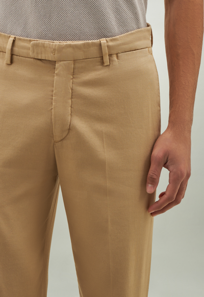 Boglioli Comfort Microstructure Slim Chinos Trousers In Beige
